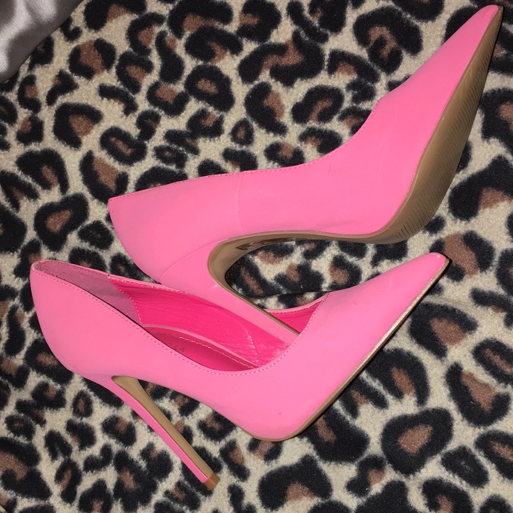 PINK HEELS